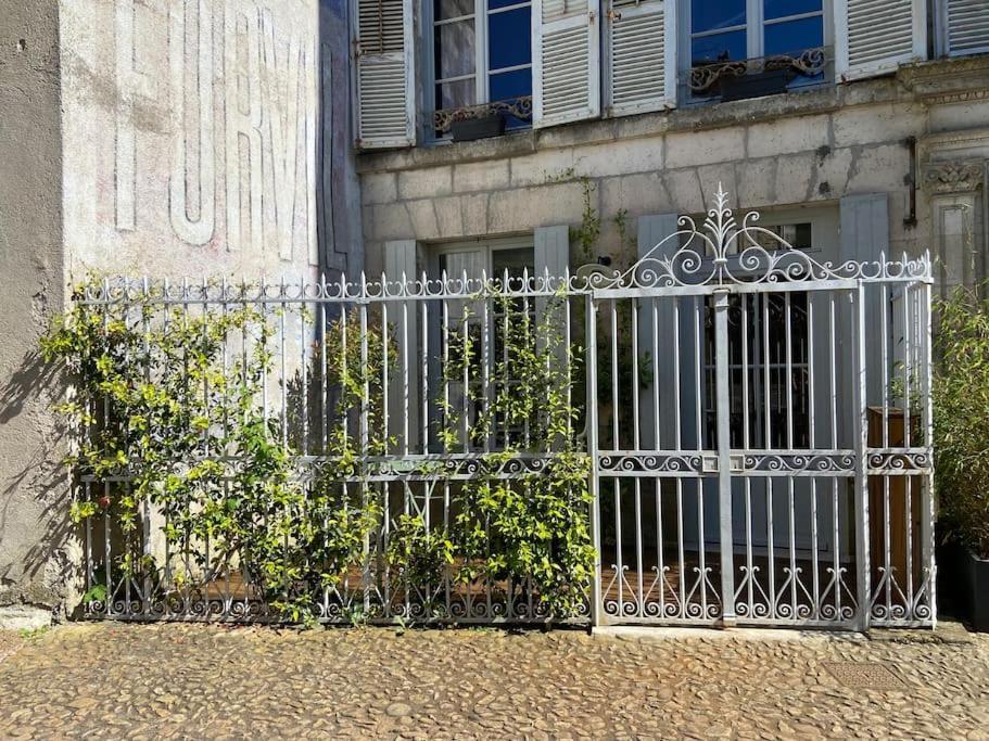 Studio Avec Terrasse Nontron Bagian luar foto